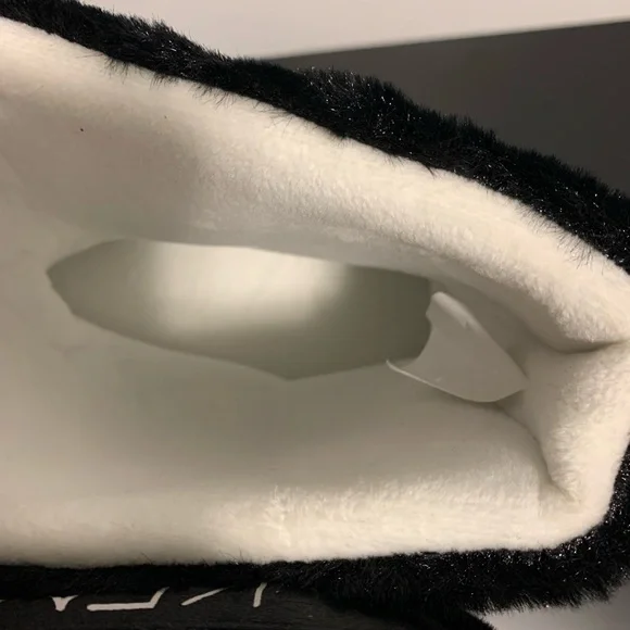 Slippers - Picture 3 of 8